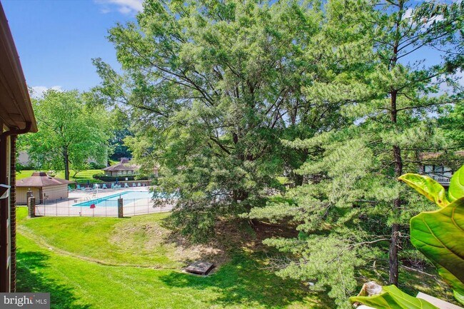 Building Photo - 8505 Barrington Ct