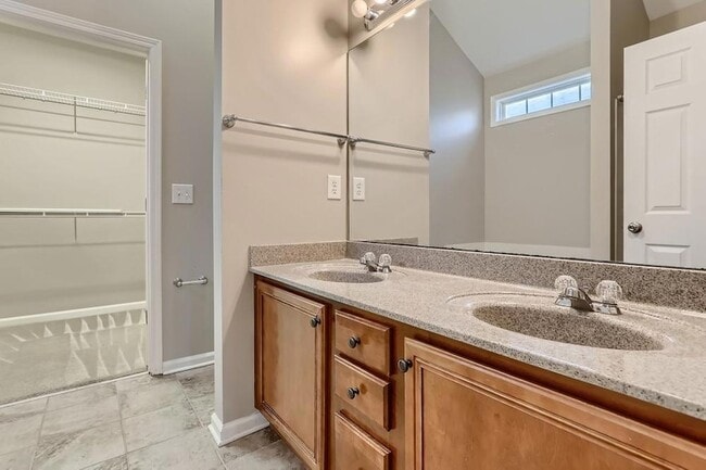 Building Photo - 2605 Gateview Ct