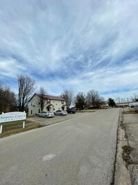 Building Photo - 117 Spring Cir Dr