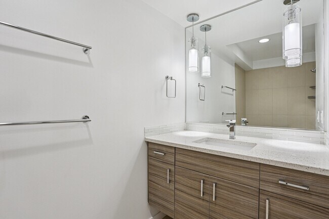 Building Photo - 256 E Roanoke St