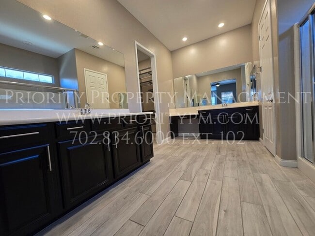 Building Photo - 738 Briar Knoll Dr