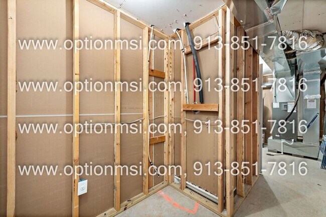 Building Photo - Blue Valley Townhome!