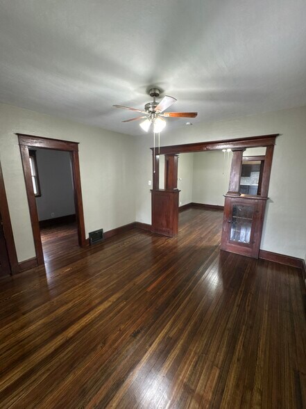 Building Photo - 1386 Electric Ave