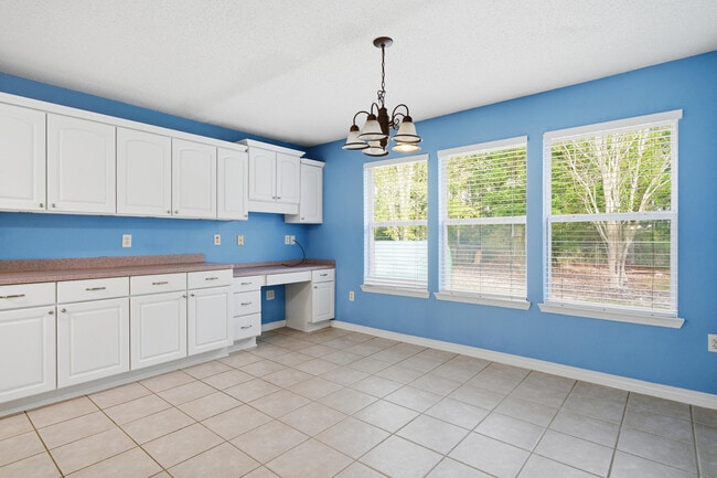 Building Photo - 2490 Pepper Dr