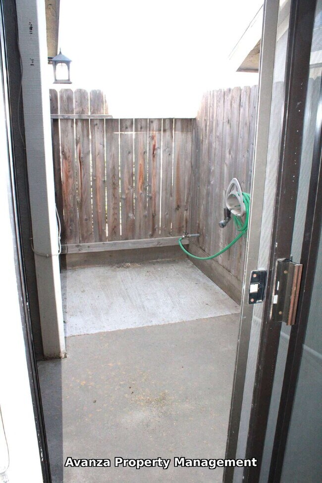Building Photo - Home for Rent 2 Bed/2 Bath - 1,133 Sq Ft. Rent: $1,995/month Deposit: $2,992.5