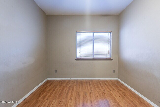 Building Photo - 11820 W Cambridge Ave