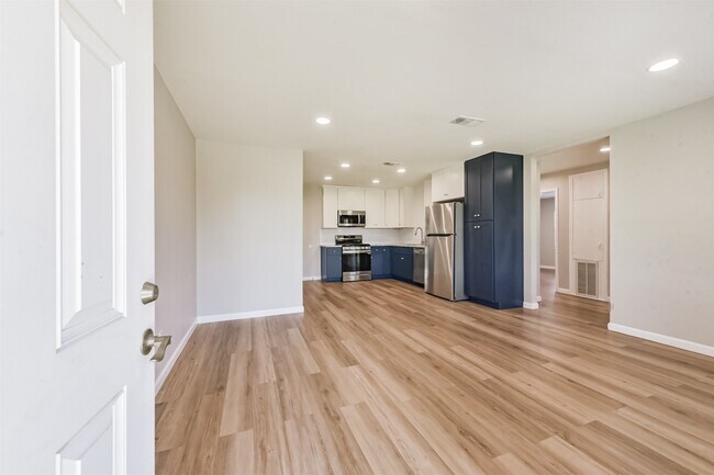 Building Photo - 1266 Dove St