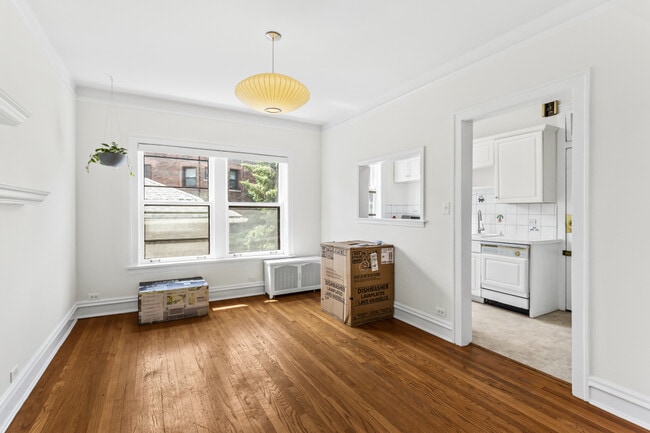 Building Photo - 834 Hinman Ave