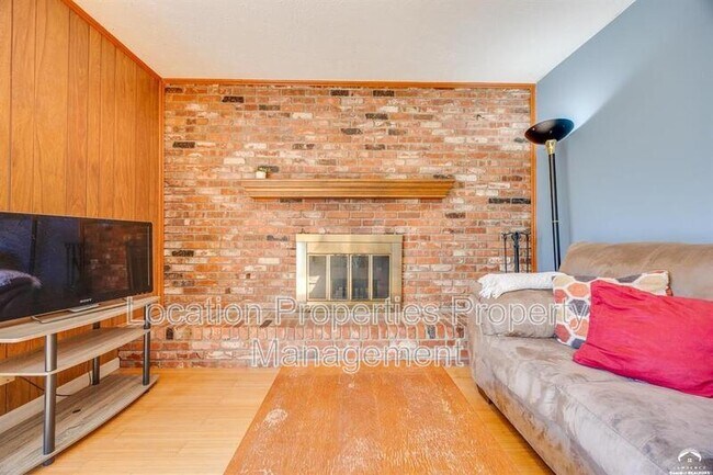 Building Photo - 3421 W 10th Pl