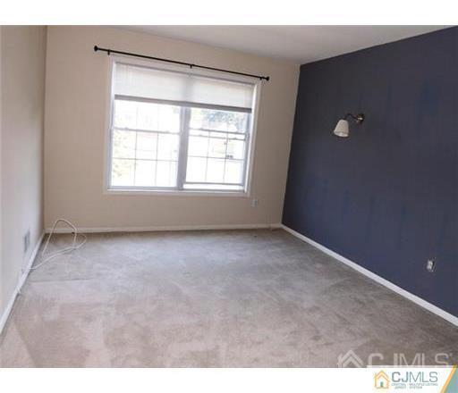 Building Photo - 18 Lakeview Dr