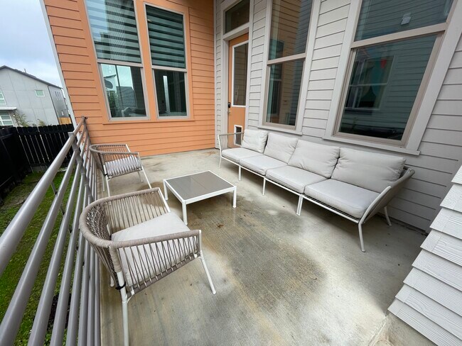 Building Photo - 6013 Florencia Ln