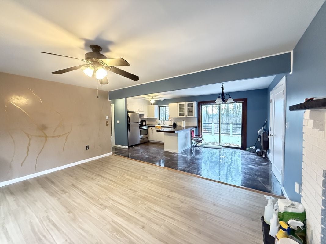 Building Photo - 1049 Alpine Dr