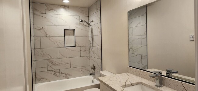 Building Photo - 3213150