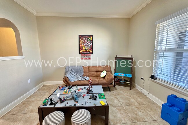 Building Photo - AVAILABLE IN AUG! 5BR/3BA IN S. CRESTVIEW