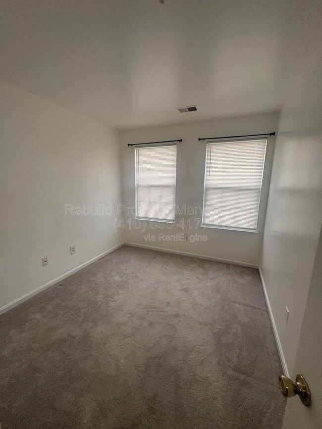 Building Photo - 54 Royalty Cir