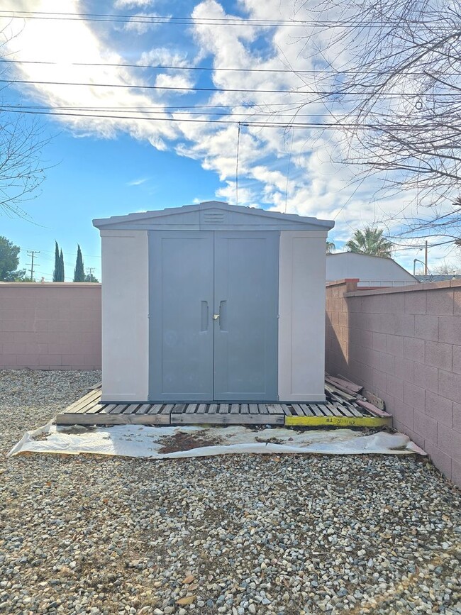 Building Photo - 2010 W Lumber St