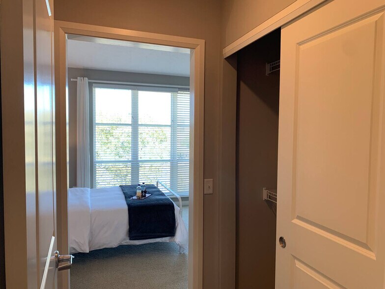 Building Photo - 443 W Rich St