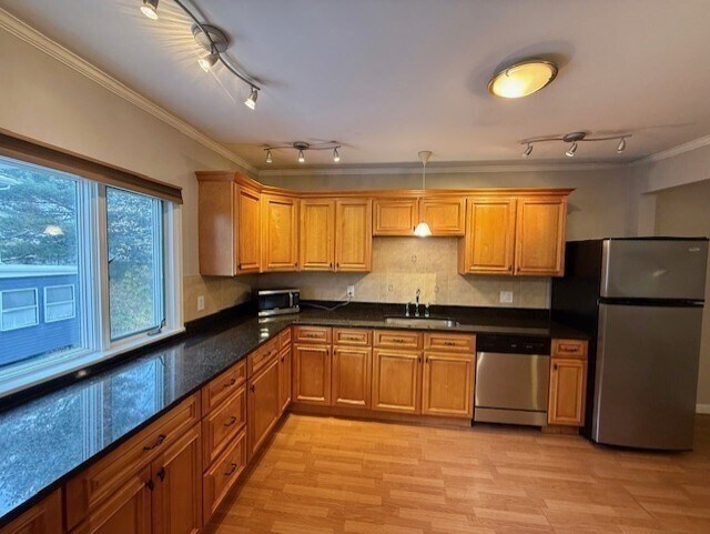 Building Photo - 10 Bradford St