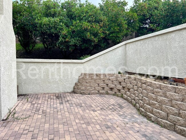 Building Photo - 10960 Creekbridge Pl