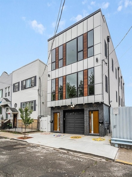 Building Photo - 125 Collard St