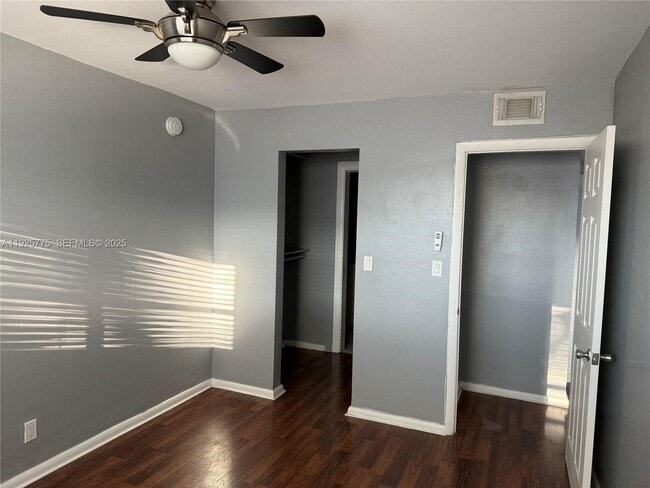 Building Photo - 4050 NE 12th Terrace