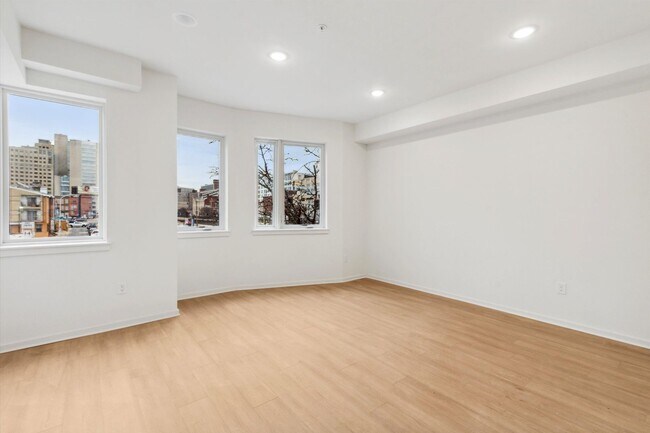 Building Photo - 245 N 12th St