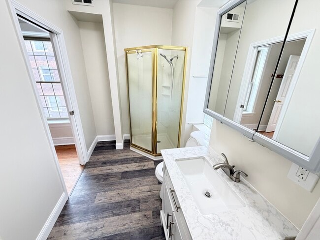 Building Photo - 5674 N Ridge Ave