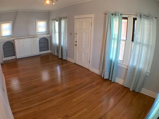 Building Photo - Central El Paso 2 bed REFRIG A/C with Moun...