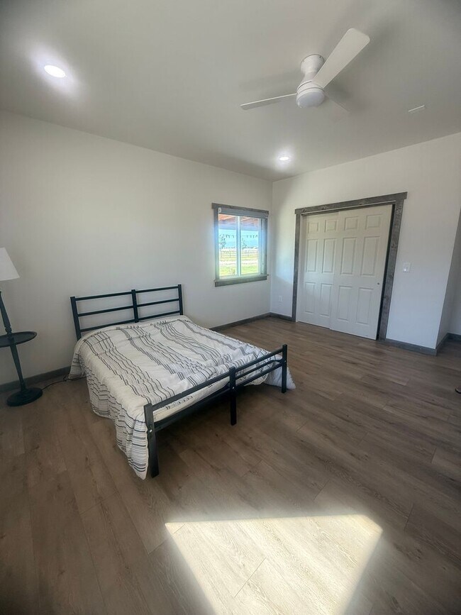 Building Photo - 669 Bluegrass Dr