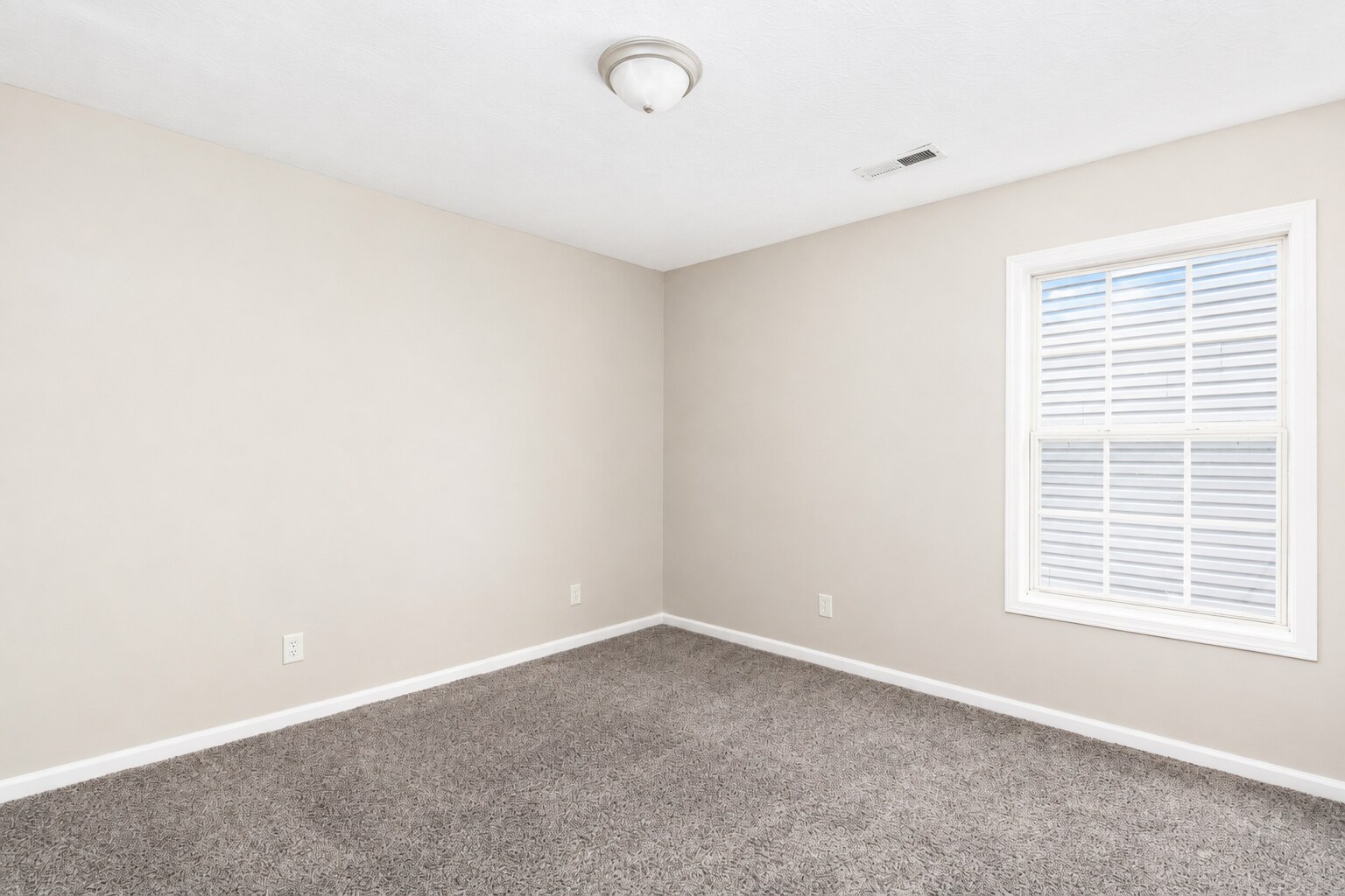 Building Photo - 565 Wellington Gardens Dr