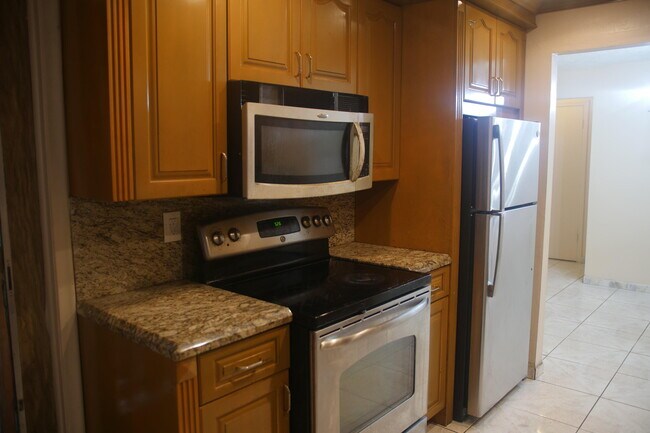 Building Photo - 871 SW 63rd Terrace