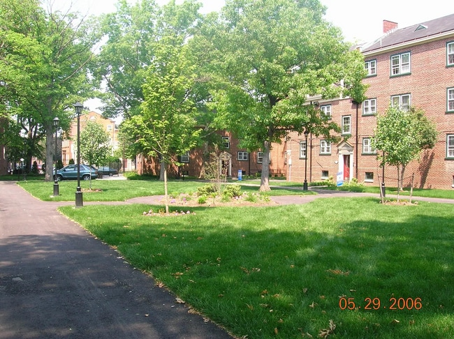 Building Photo - 734 North Terrace