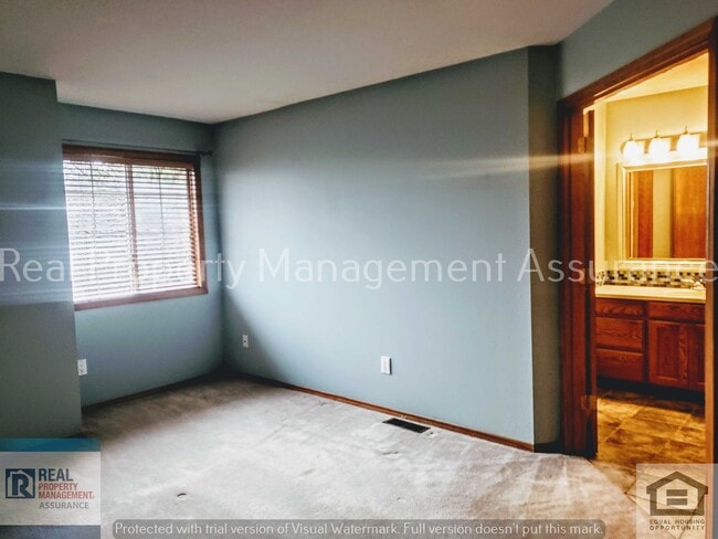 Building Photo - 2067 Sunray Cir