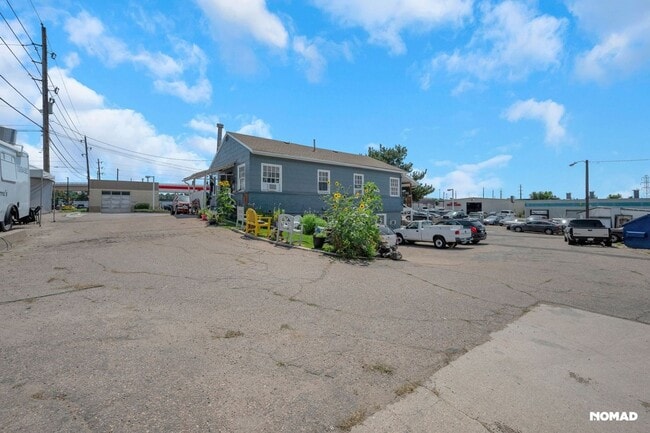 Building Photo - Clean affordable studio in Englewood