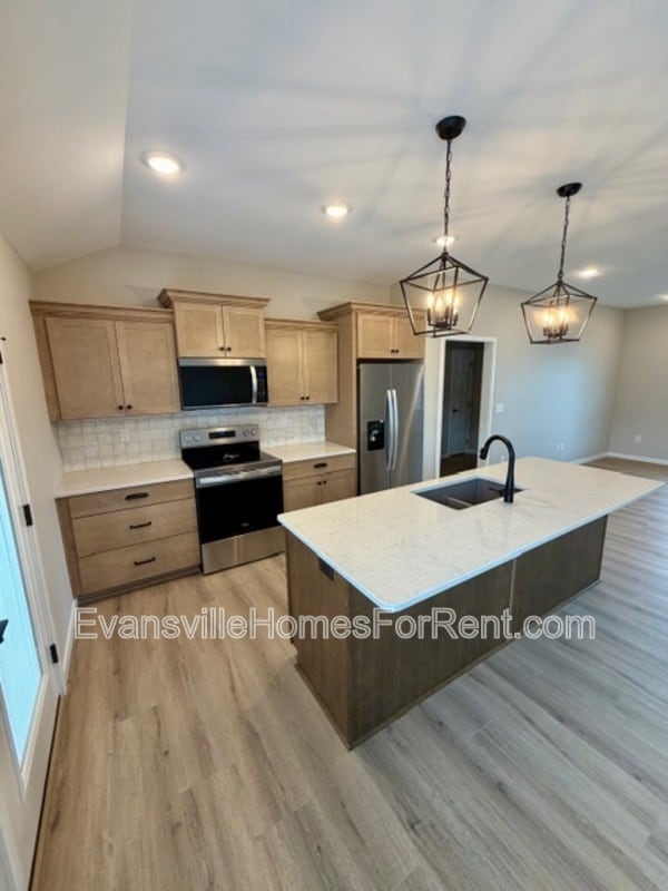 Building Photo - 3599 Sand Dr