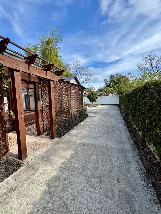 Building Photo - LUXURY RENTAL In Maitland - Winter Park Area 32751