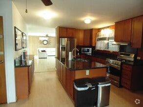 Building Photo - Large partly furnished house in Pearl City...