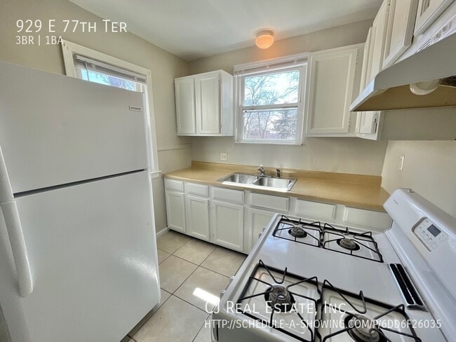 Building Photo - 929 E 77th Ter