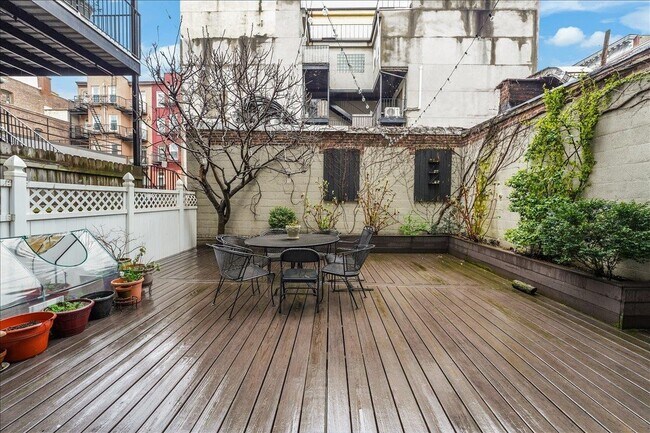 Building Photo - 403 Adams St