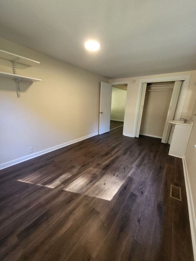 Building Photo - Charming Cottage on the Eastside Available Now