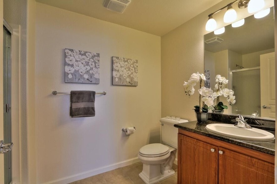 Guest bathroom - 1883 Agnew Rd