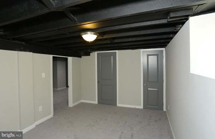 Lower level bedroom - 3110 Louise Ave