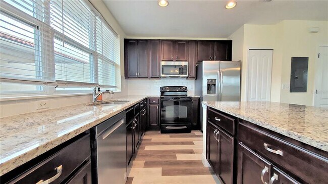 Building Photo - 3118 Camino Real Dr N