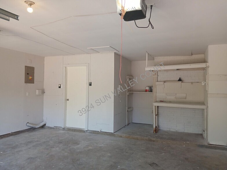 Building Photo - 3924 Sun Valley Ct