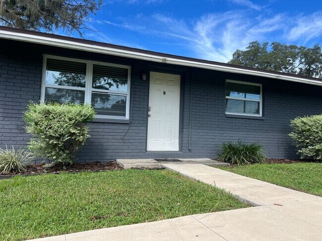 Primary Photo - 9317 Goldenrod Rd