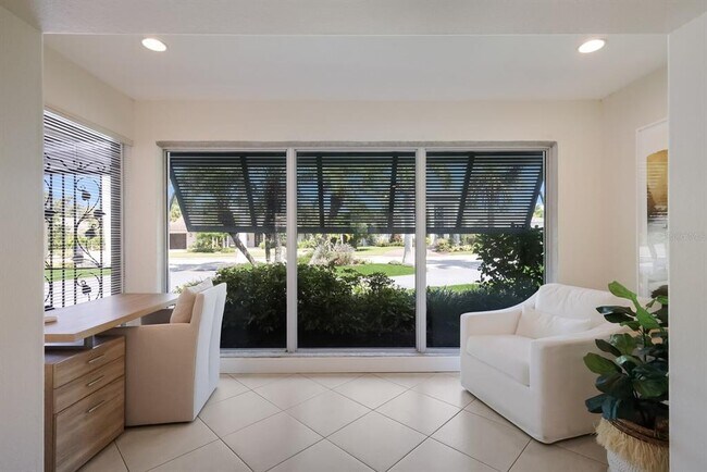Building Photo - 567 Bird Key Dr