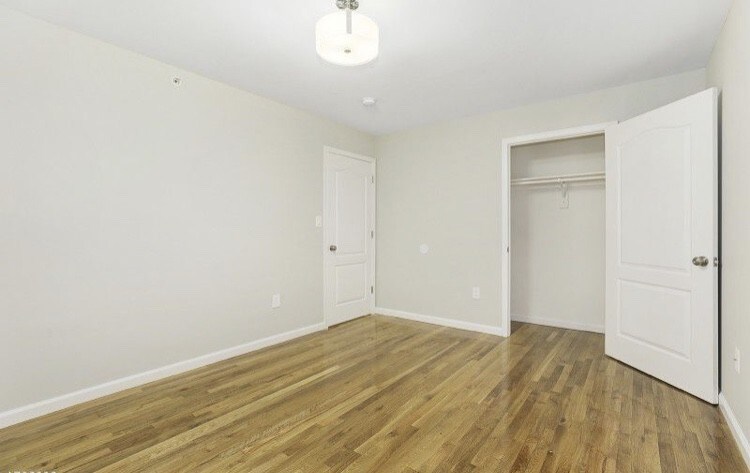 Building Photo - 276 Oraton St