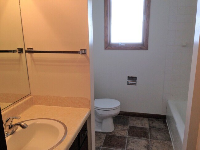 Building Photo - Continental