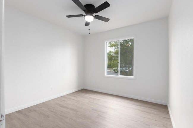 Building Photo - 4810 Iroquois Ave