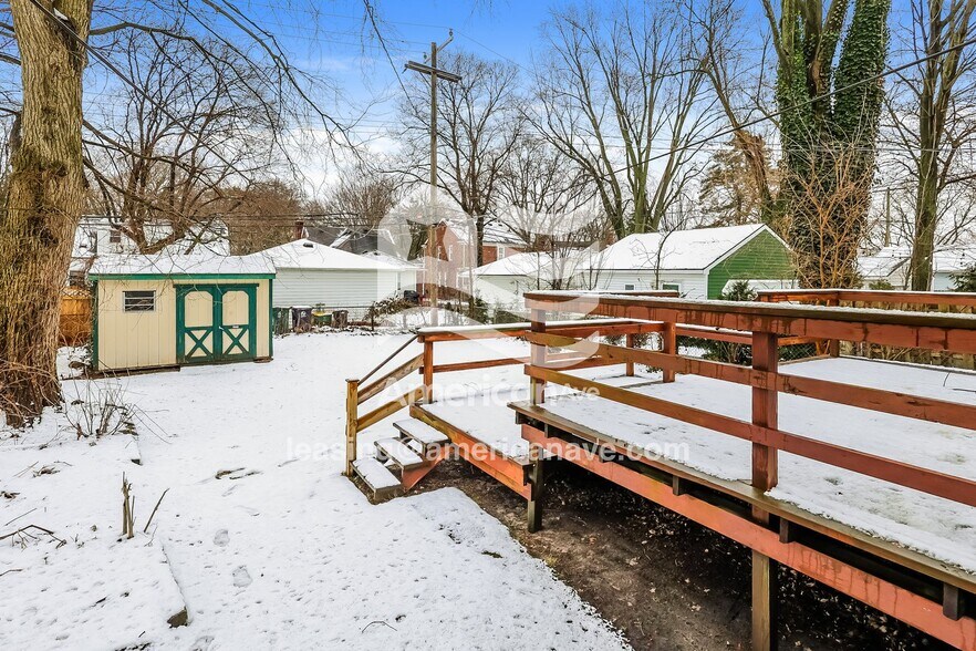 Building Photo - 922 Edgewood Dr